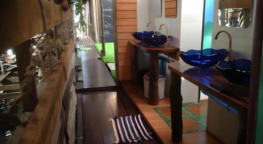 קו לנטה Peacock Hostel מראה חיצוני תמונה