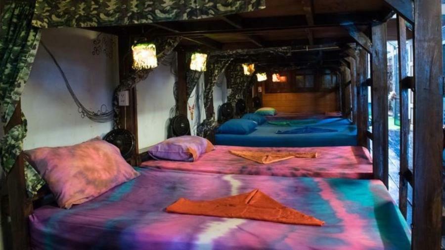 קו לנטה Peacock Hostel מראה חיצוני תמונה